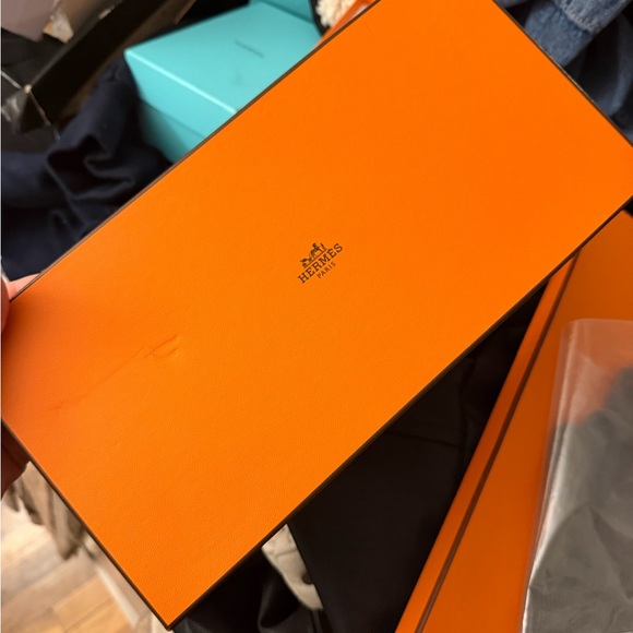 Brand new in packaging Hermes mittens - Picture 3 of 4